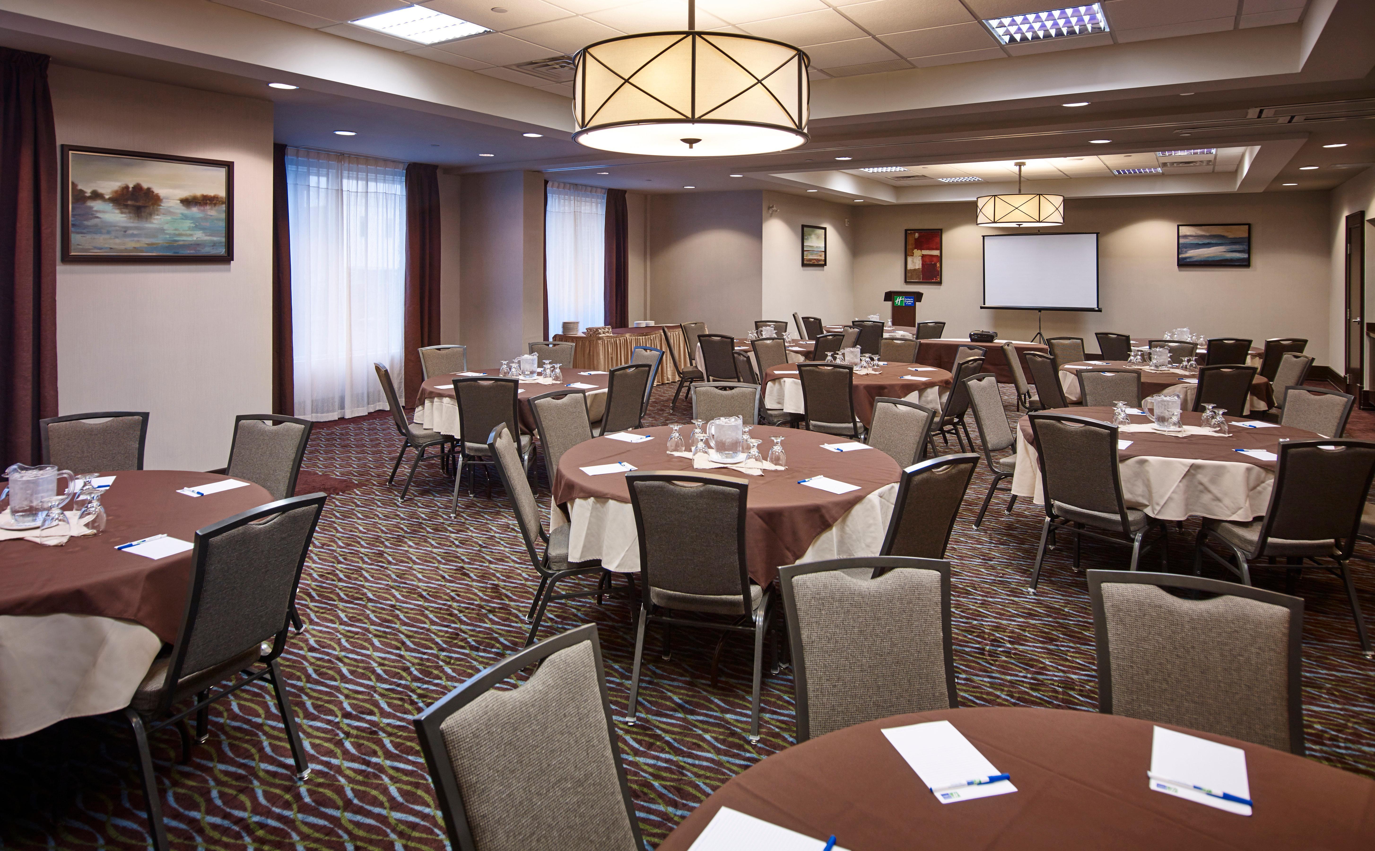 Holiday Inn Express And Suites Timmins By Ihg Exterior photo